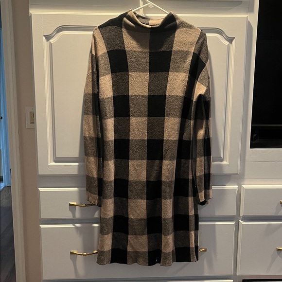 Cynthia Rowley Dresses & Skirts - Cynthia Rowley Black and Tan Sweater Dress